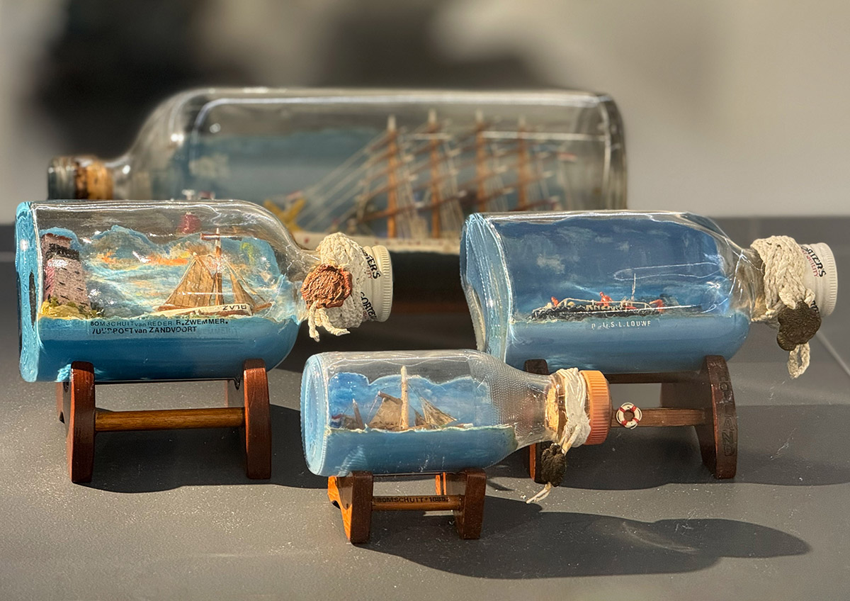 Zandvoorts Museum The Life Of Memories Souveniers Bootjes Flessen
