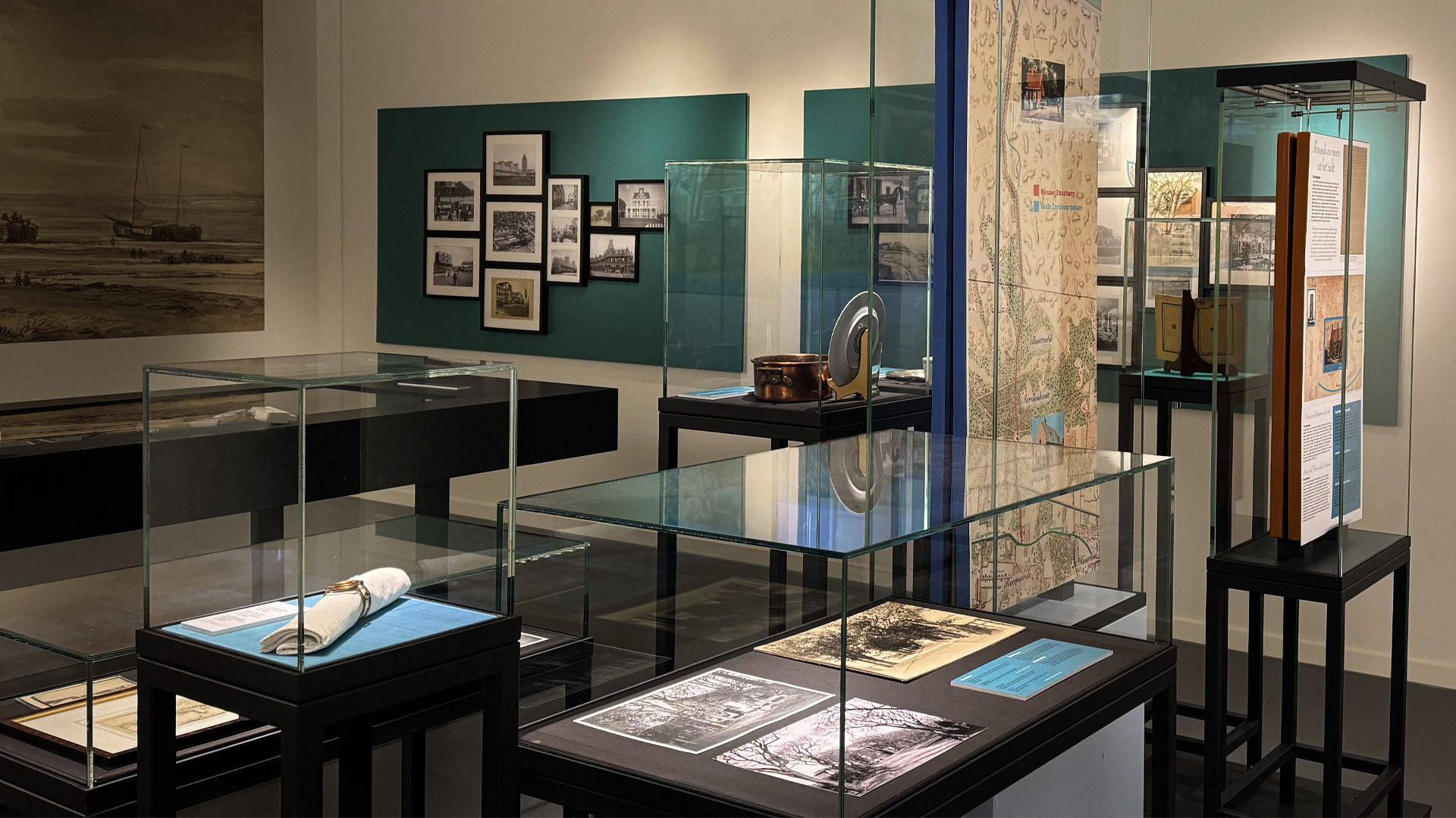 De Weg Naar Zandvoort Vitrines